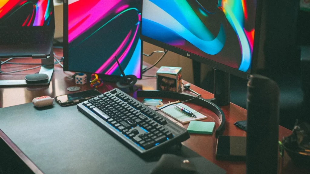 هل شاشة 4K أفضل فعلًا من 2K على مكتبك؟