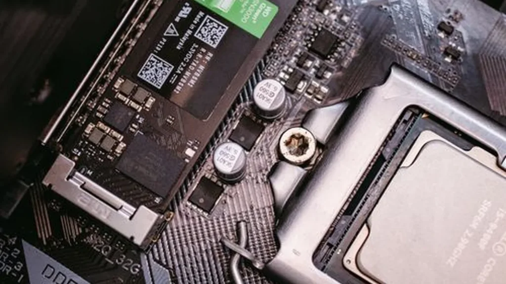متى يظهر فرق Samsung 9100 PRO عن 990 PRO خارج برامج الاختبار؟